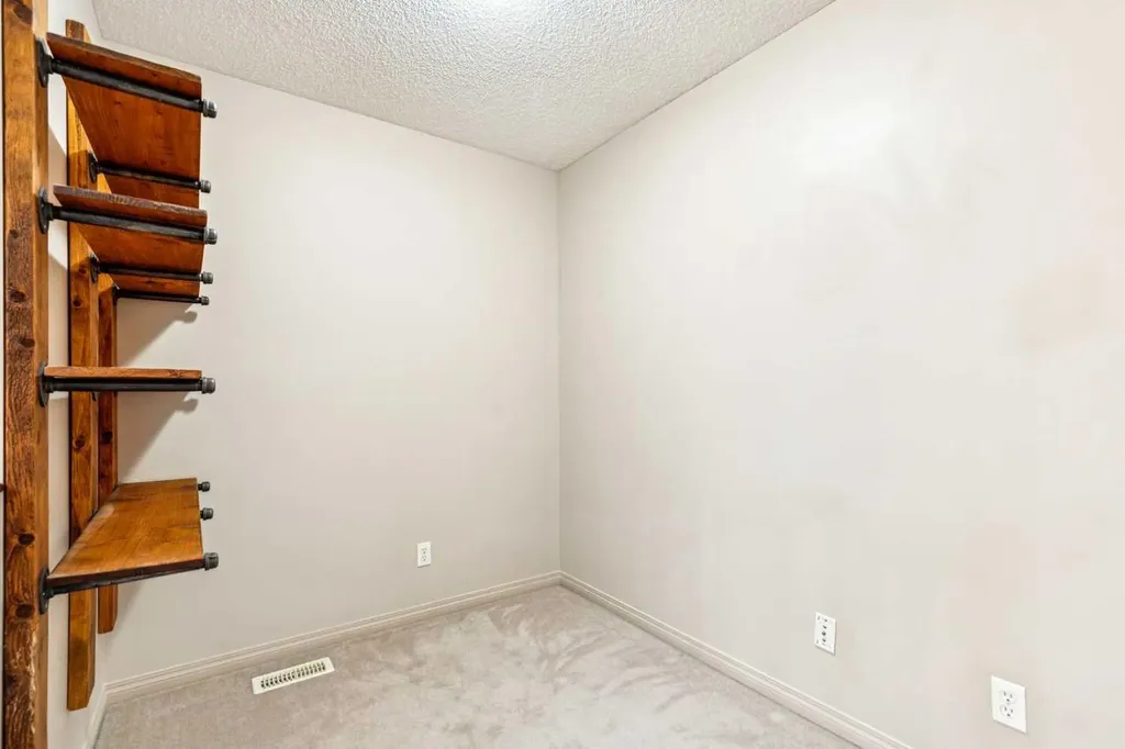 1807 New Brighton Drive SE Calgary AB T2Z 0J7