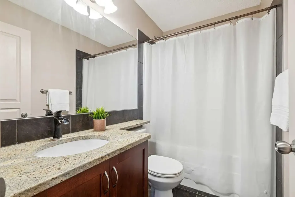 1807 New Brighton Drive SE Calgary AB T2Z 0J7