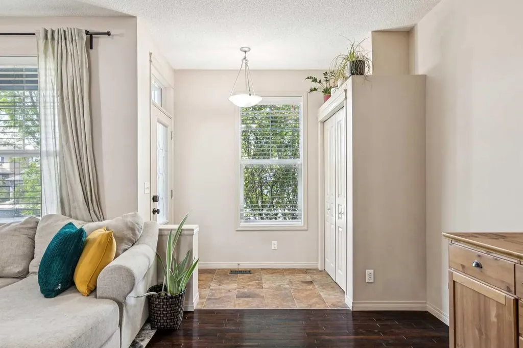 1807 New Brighton Drive SE Calgary AB T2Z 0J7