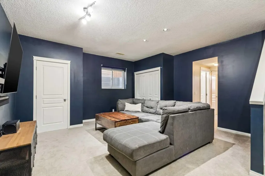 1807 New Brighton Drive SE Calgary AB T2Z 0J7