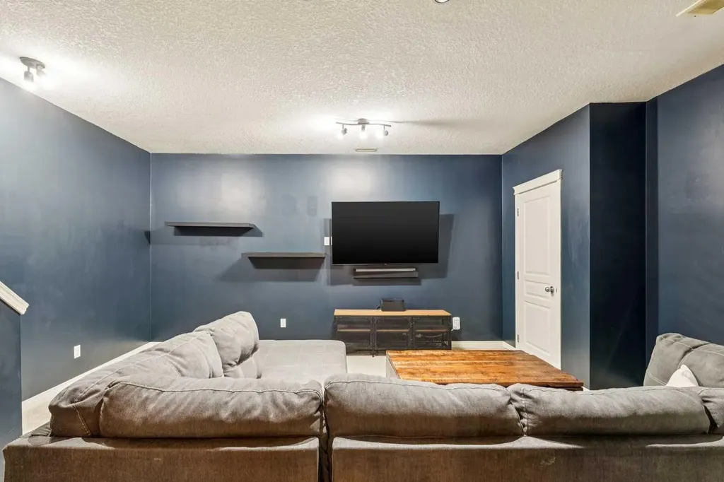 1807 New Brighton Drive SE Calgary AB T2Z 0J7