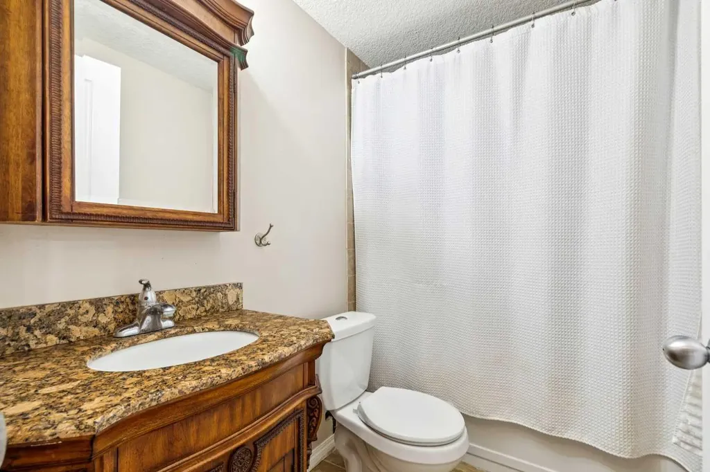 1807 New Brighton Drive SE Calgary AB T2Z 0J7