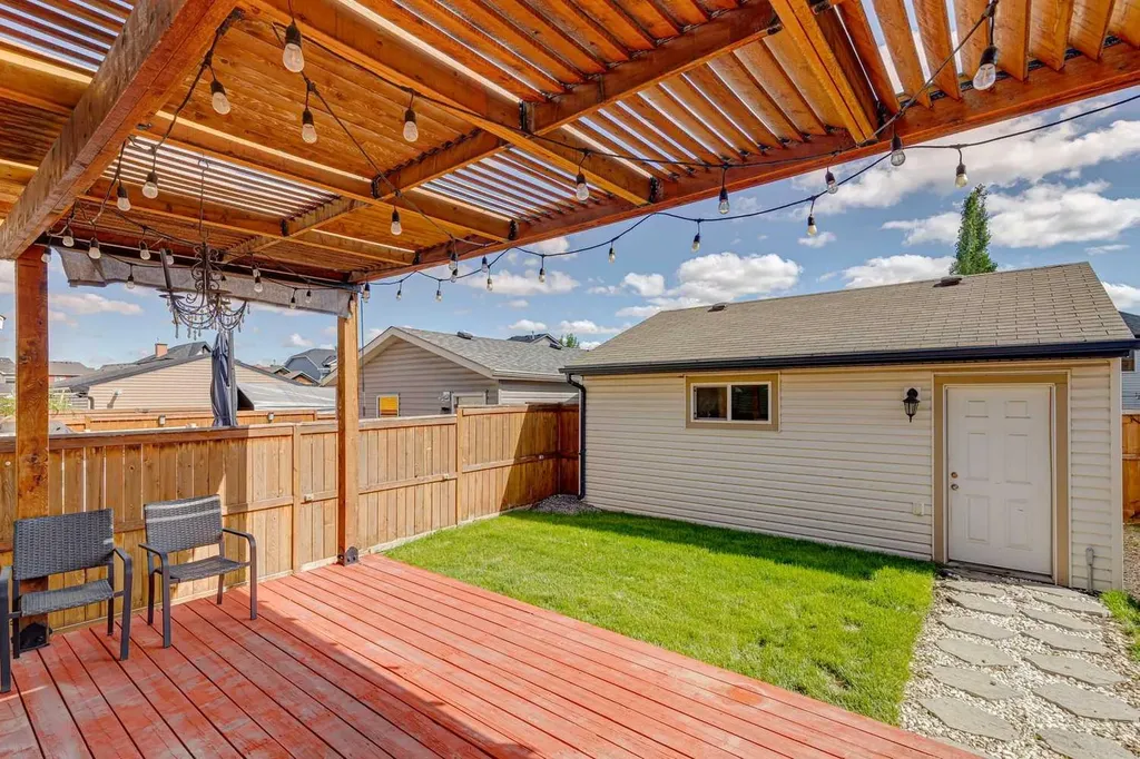 1807 New Brighton Drive SE Calgary AB T2Z 0J7