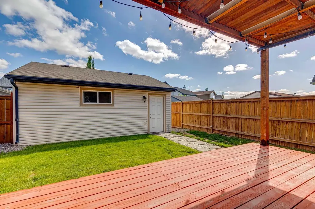 1807 New Brighton Drive SE Calgary AB T2Z 0J7