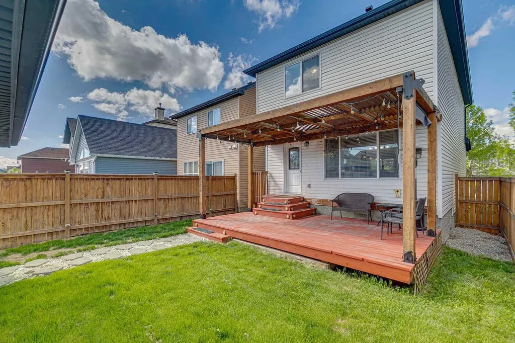 1807 New Brighton Drive SE Calgary AB T2Z 0J7