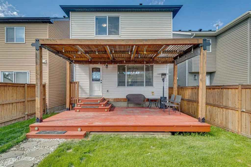 1807 New Brighton Drive SE Calgary AB T2Z 0J7