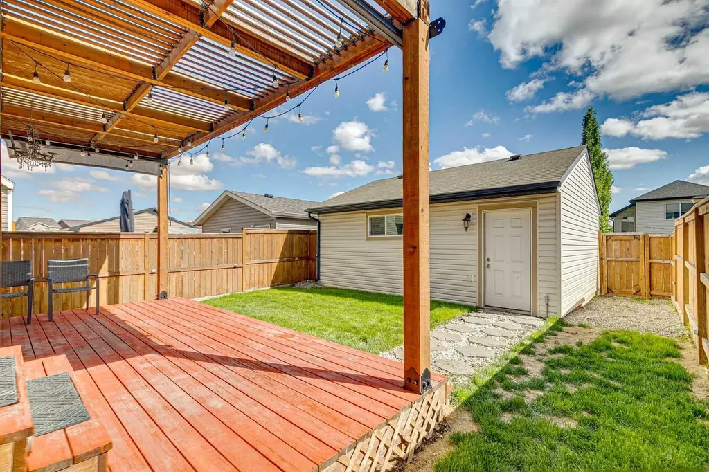1807 New Brighton Drive SE Calgary AB T2Z 0J7