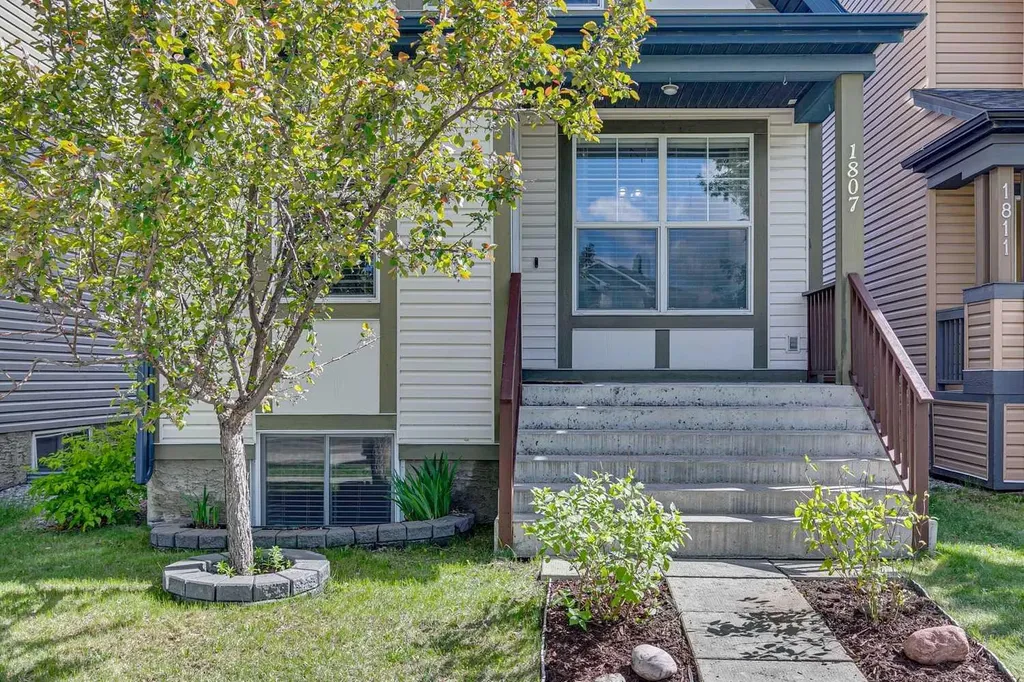 1807 New Brighton Drive SE Calgary AB T2Z 0J7