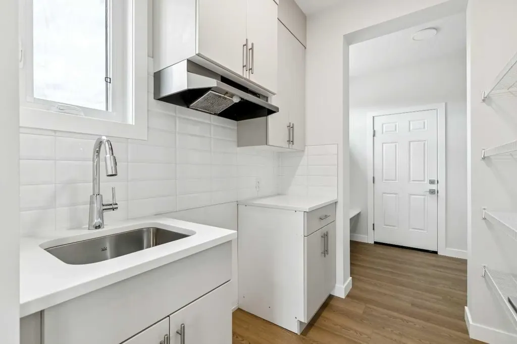 139 Dawson Wharf Mount Chestermere AB T1X2W3