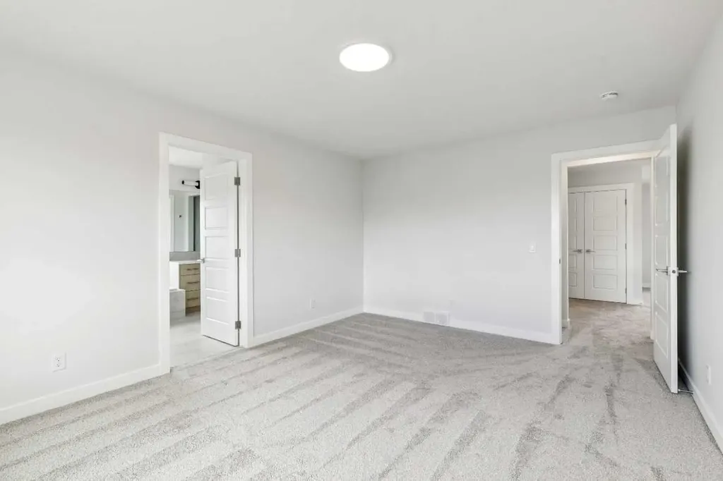 139 Dawson Wharf Mount Chestermere AB T1X2W3