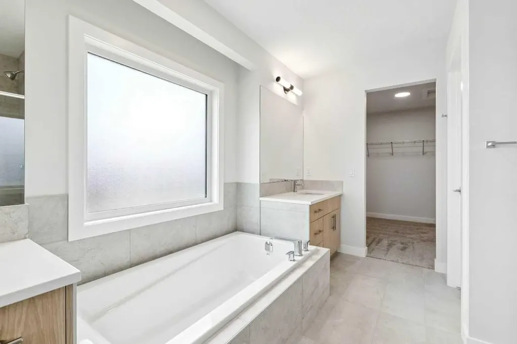 139 Dawson Wharf Mount Chestermere AB T1X2W3