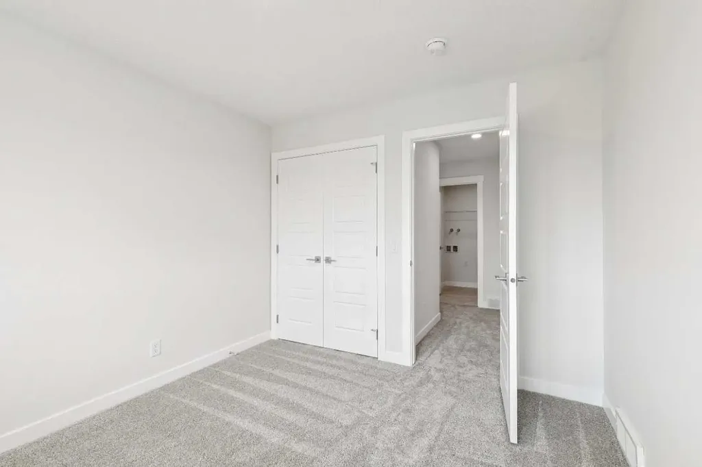 139 Dawson Wharf Mount Chestermere AB T1X2W3