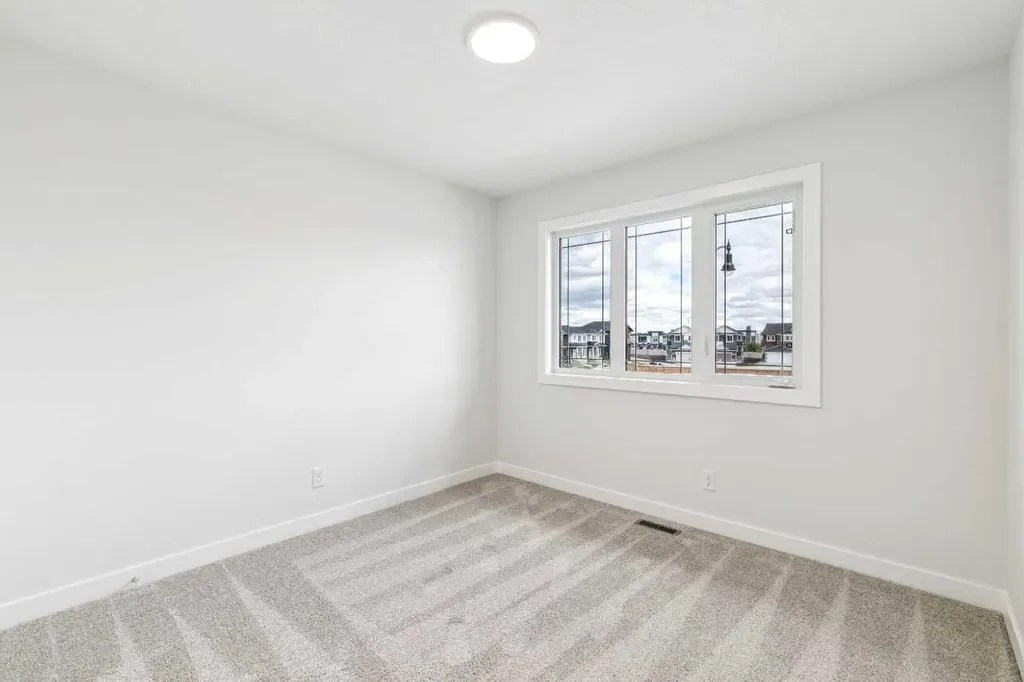 139 Dawson Wharf Mount Chestermere AB T1X2W3