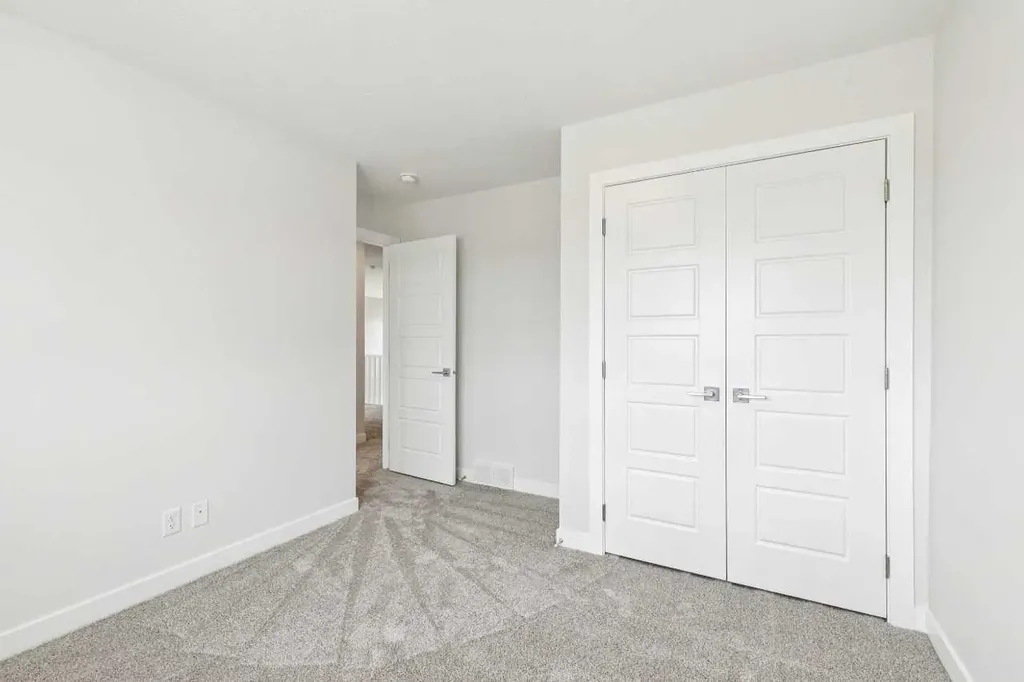 139 Dawson Wharf Mount Chestermere AB T1X2W3
