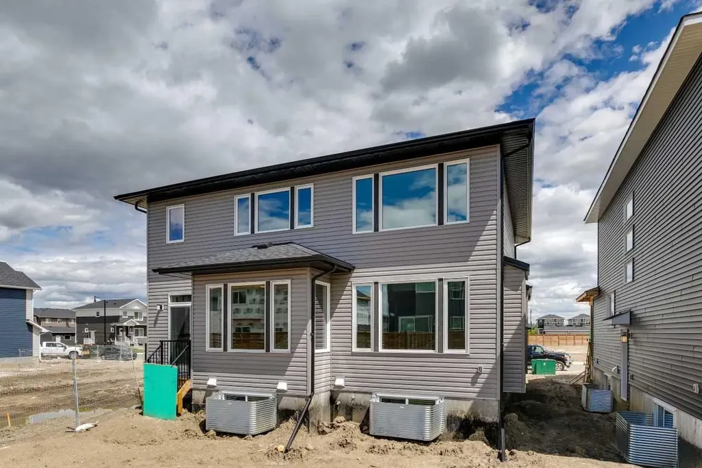 139 Dawson Wharf Mount Chestermere AB T1X2W3