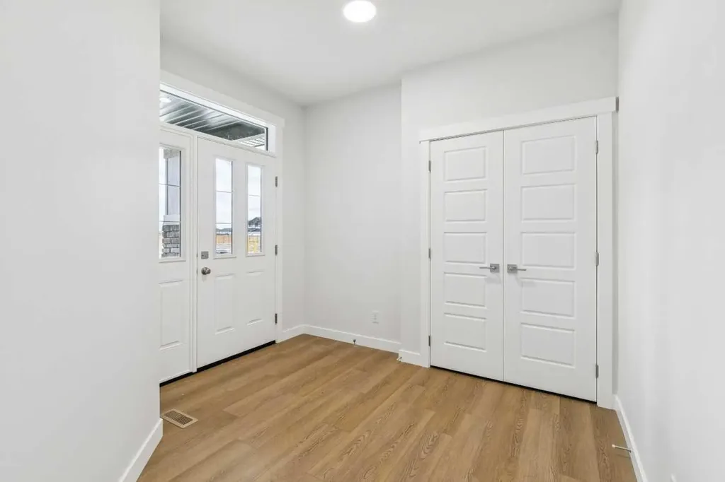 139 Dawson Wharf Mount Chestermere AB T1X2W3