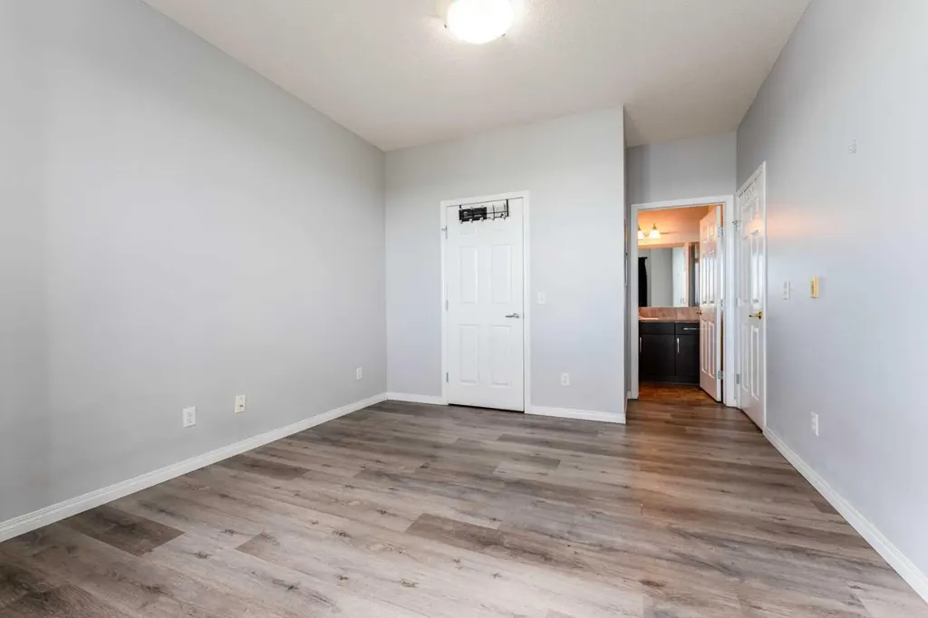 1727 54 Street SE Calgary AB T2A 1B7