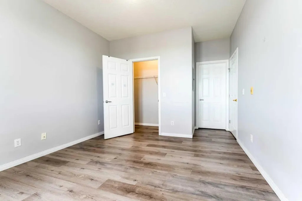 1727 54 Street SE Calgary AB T2A 1B7