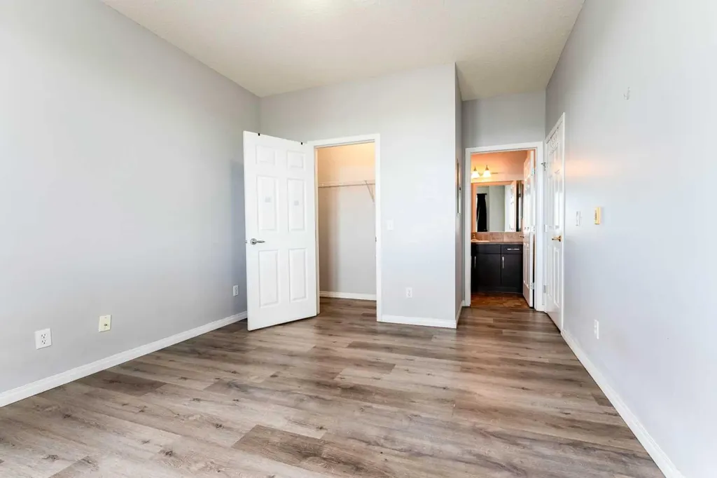 1727 54 Street SE Calgary AB T2A 1B7