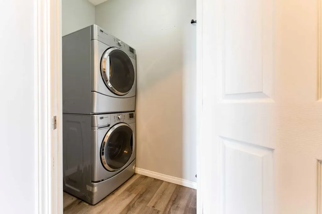 1727 54 Street SE Calgary AB T2A 1B7