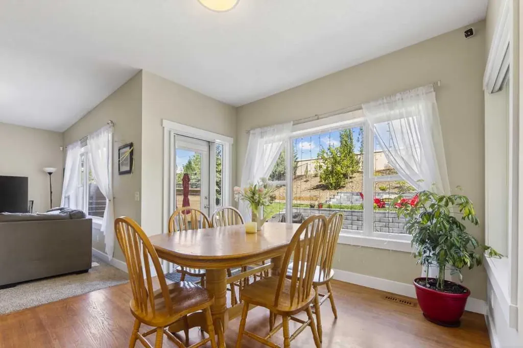122 Discovery Ridge Way SW Calgary AB T3H 5G4