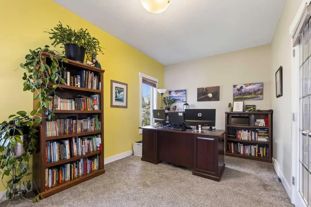 122 Discovery Ridge Way SW Calgary AB T3H 5G4