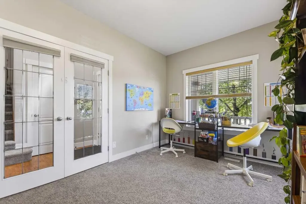 122 Discovery Ridge Way SW Calgary AB T3H 5G4