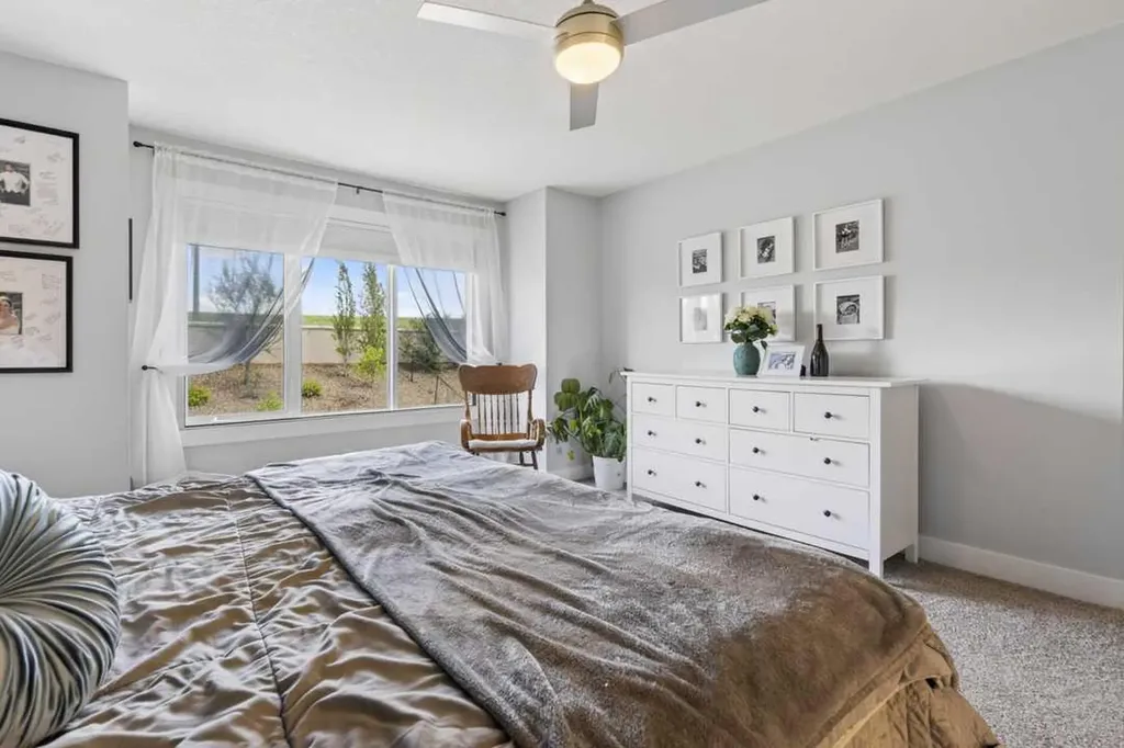 122 Discovery Ridge Way SW Calgary AB T3H 5G4