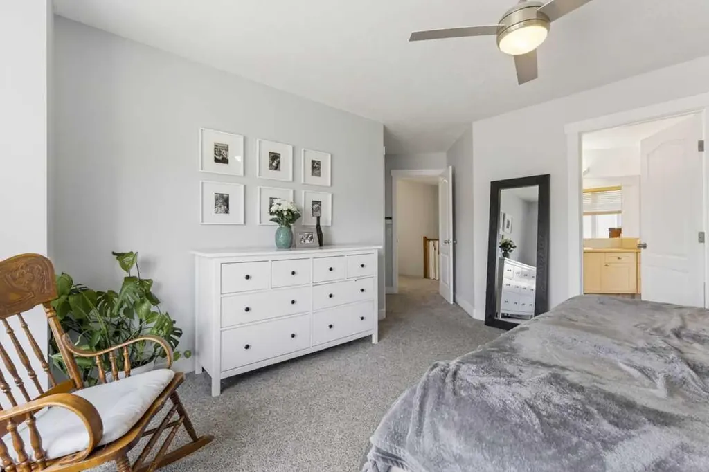 122 Discovery Ridge Way SW Calgary AB T3H 5G4