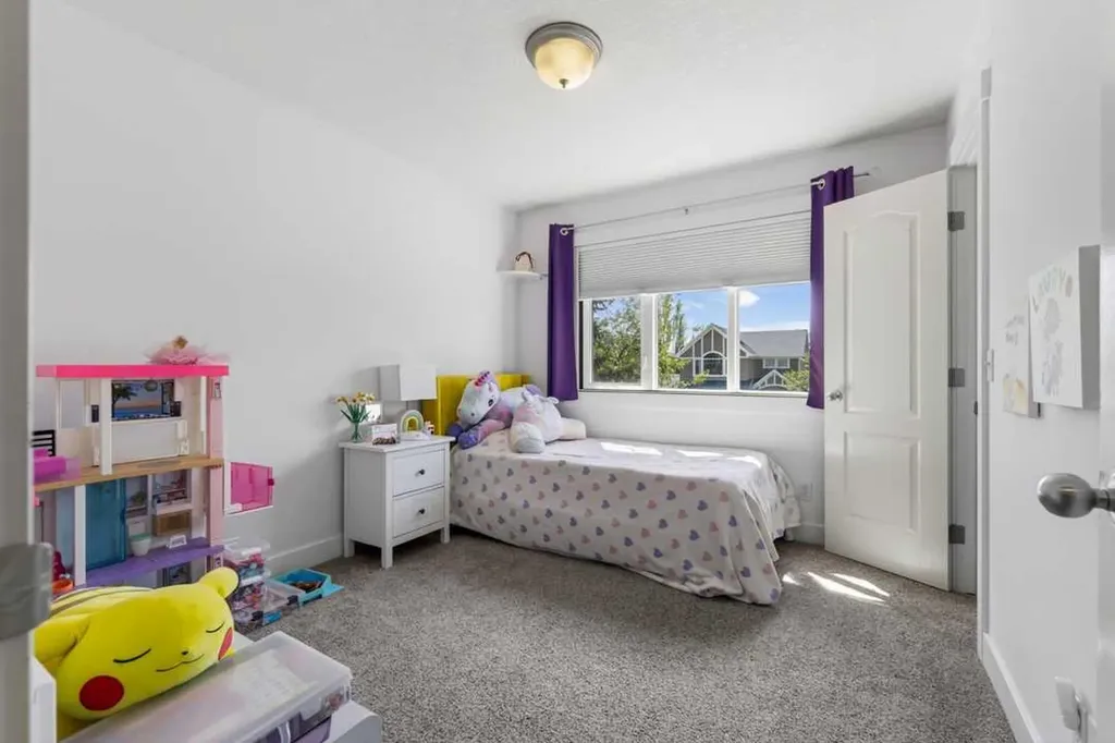 122 Discovery Ridge Way SW Calgary AB T3H 5G4