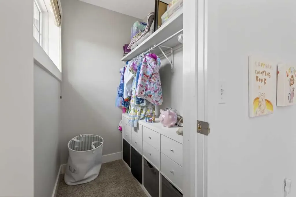 122 Discovery Ridge Way SW Calgary AB T3H 5G4