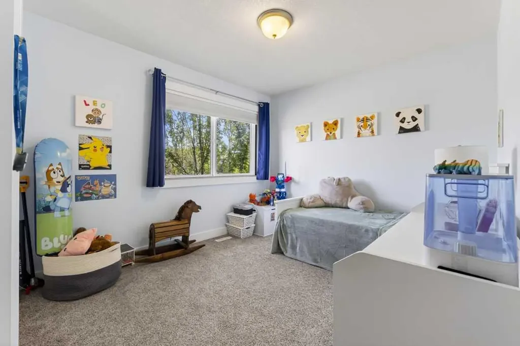 122 Discovery Ridge Way SW Calgary AB T3H 5G4