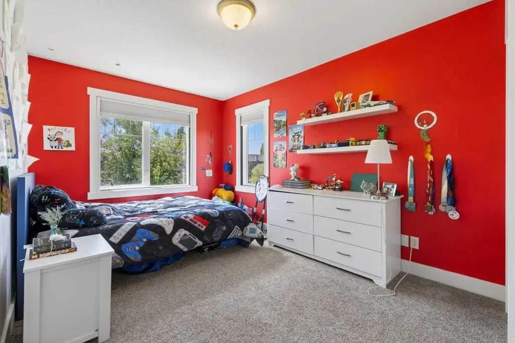 122 Discovery Ridge Way SW Calgary AB T3H 5G4