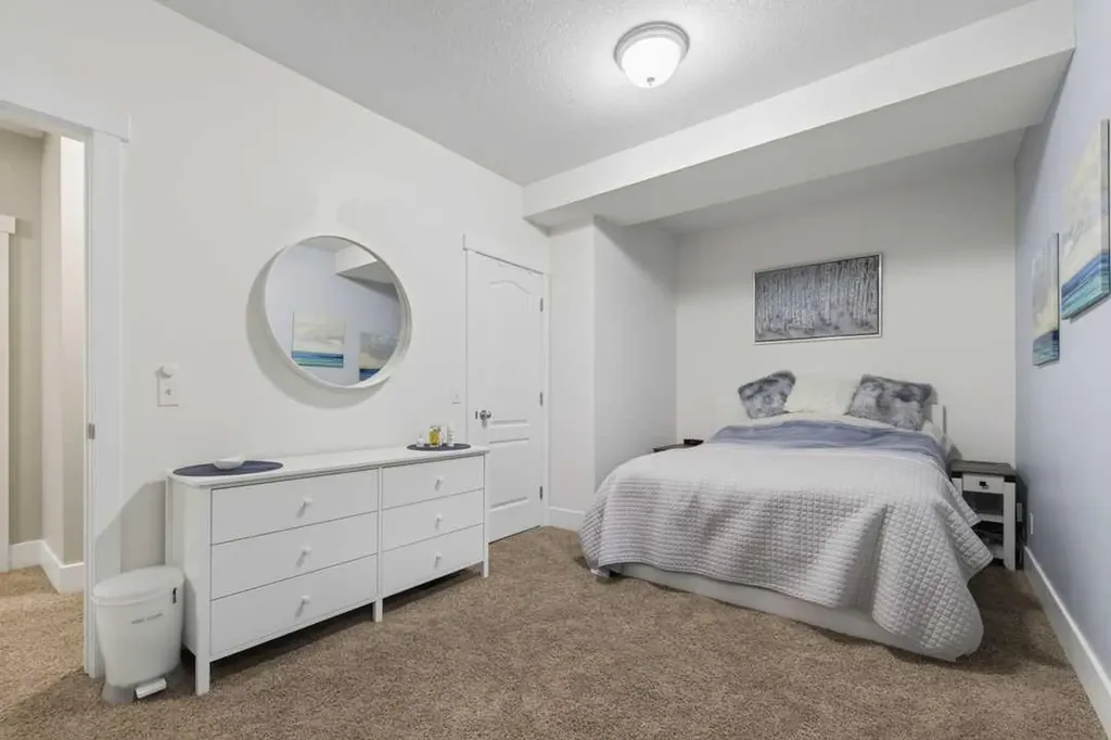 122 Discovery Ridge Way SW Calgary AB T3H 5G4