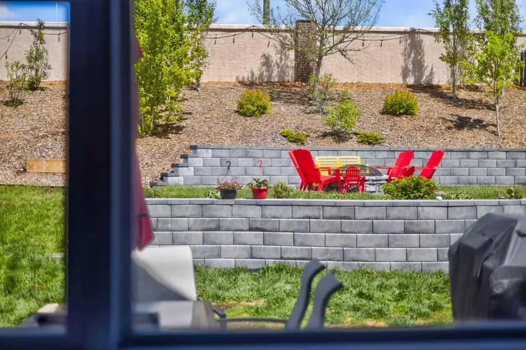 122 Discovery Ridge Way SW Calgary AB T3H 5G4