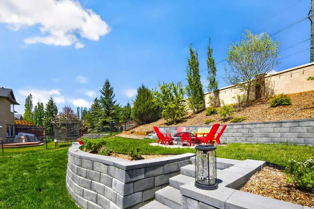 122 Discovery Ridge Way SW Calgary AB T3H 5G4