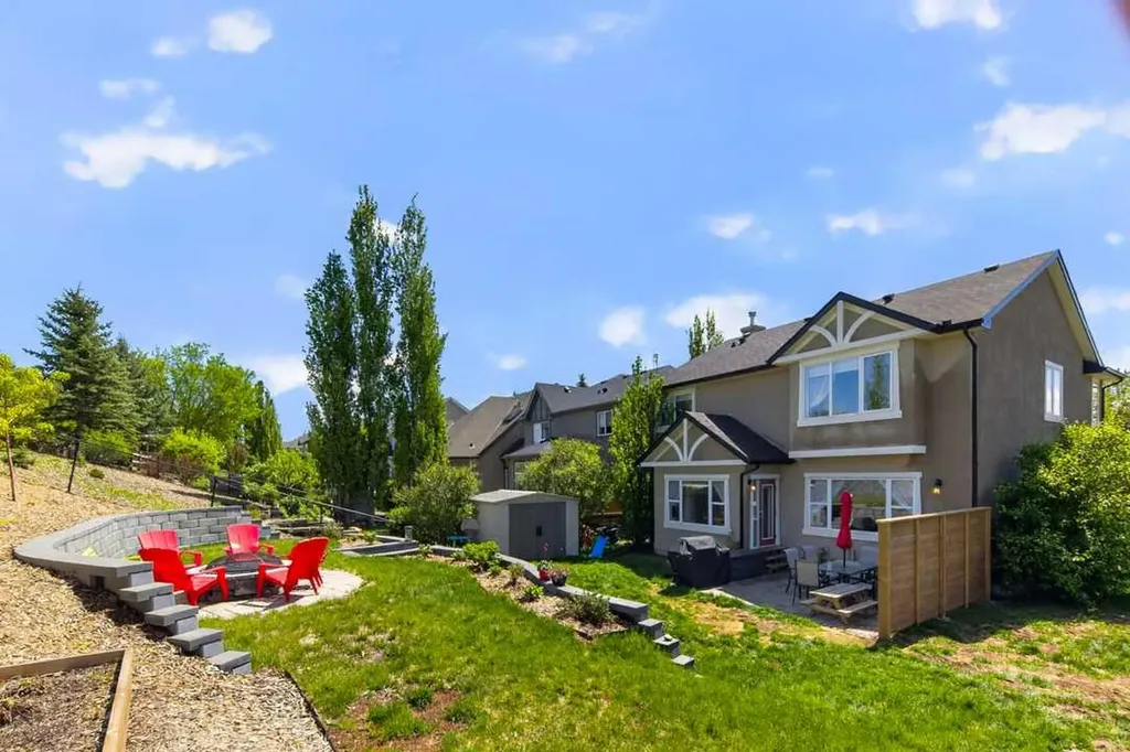 122 Discovery Ridge Way SW Calgary AB T3H 5G4