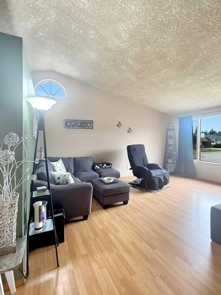 61 Blueberry Dive Whitecourt AB T7S 1R4