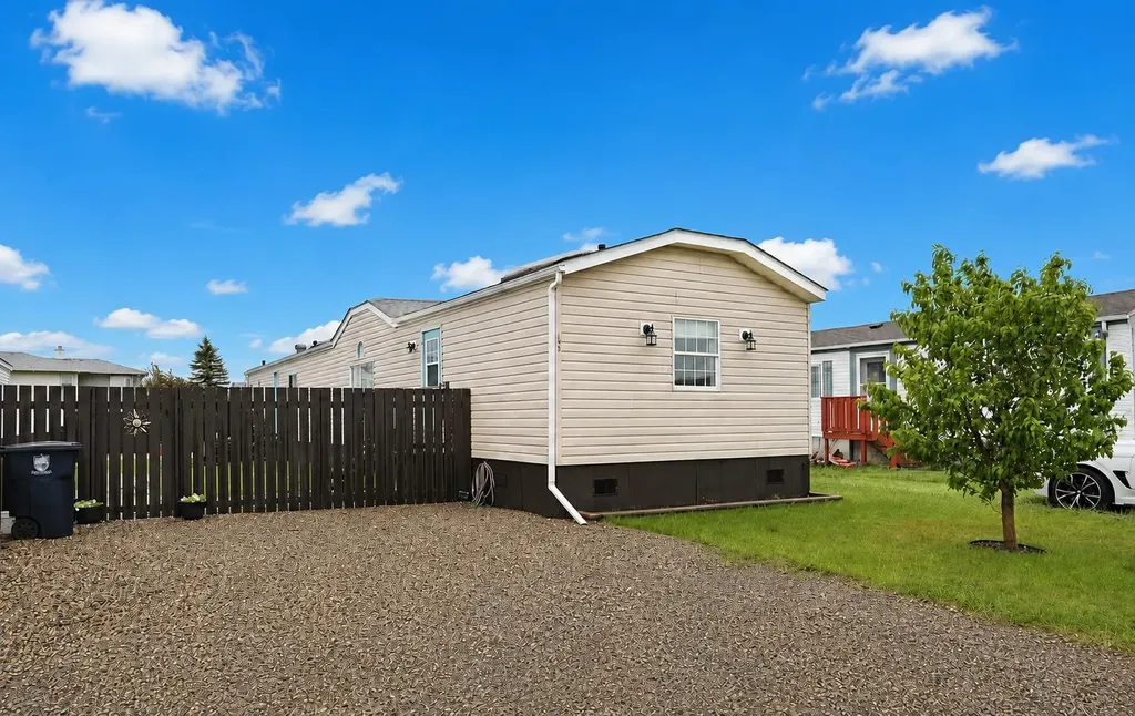 23 Meadowlake Gate E Brooks AB T1R 1E9