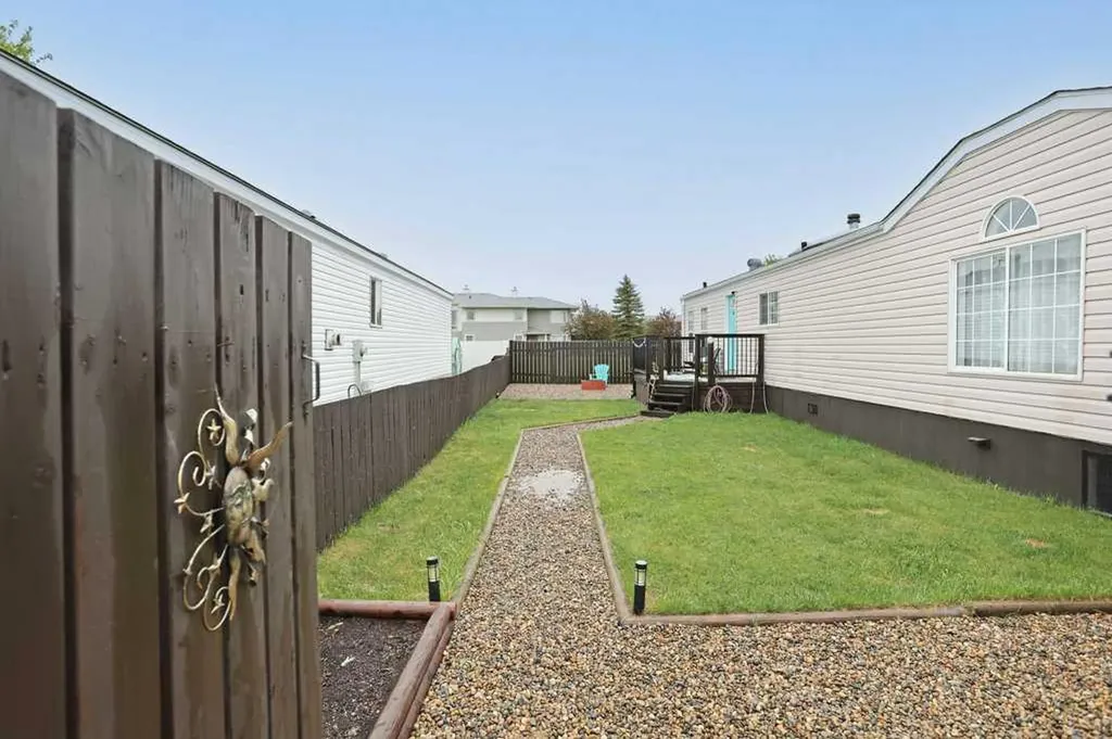 23 Meadowlake Gate E Brooks AB T1R 1E9