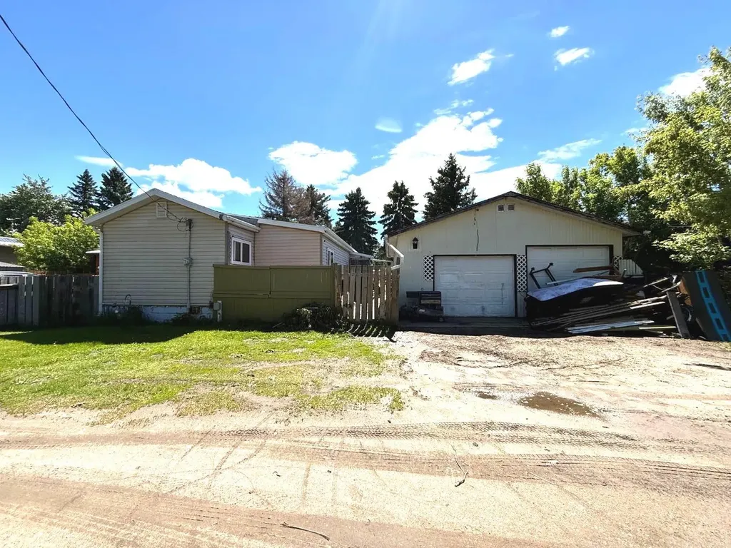 4724 45 Avenue Alix AB T0C 0B0