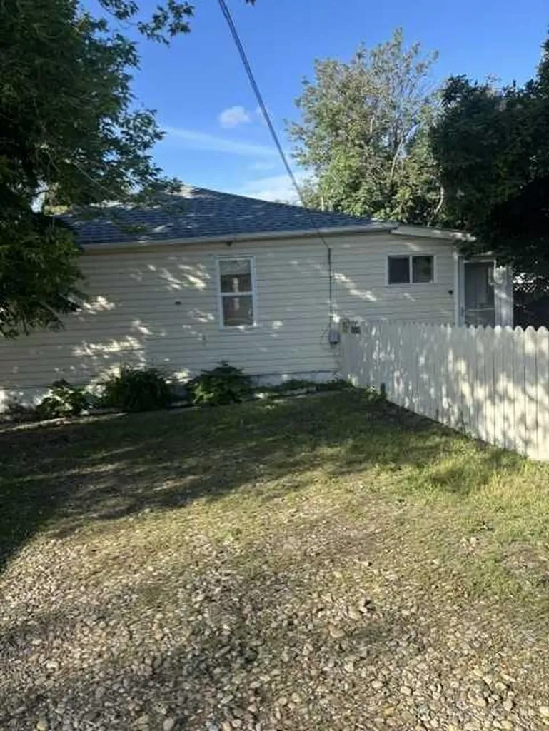 5147 53 Street Innisfail AB T4G 1L8