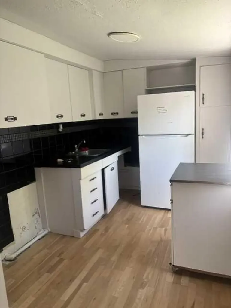 5147 53 Street Innisfail AB T4G 1L8