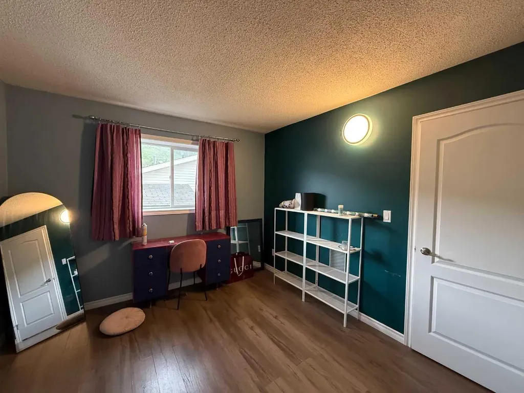 9913 72 Avenue Peace River AB T8S 1B1