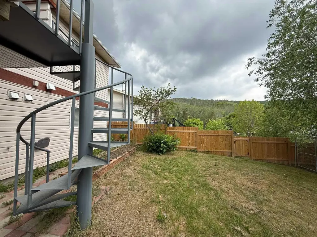 9913 72 Avenue Peace River AB T8S 1B1