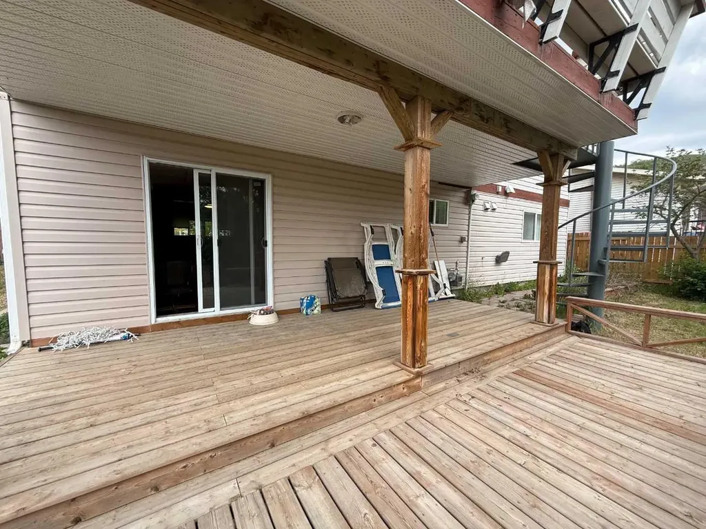 9913 72 Avenue Peace River AB T8S 1B1