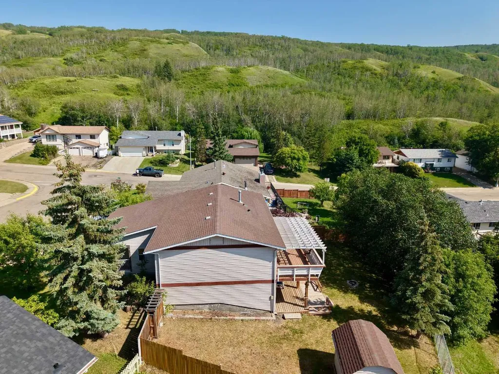 9913 72 Avenue Peace River AB T8S 1B1