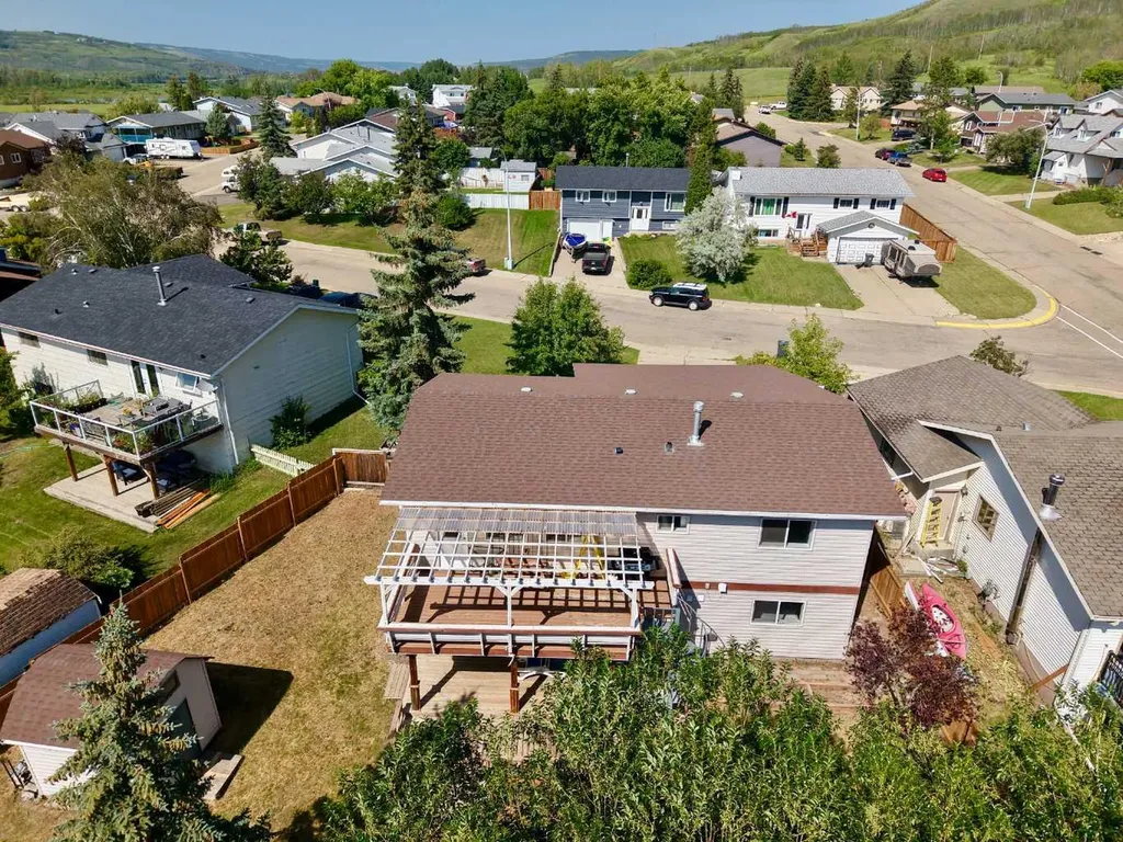 9913 72 Avenue Peace River AB T8S 1B1