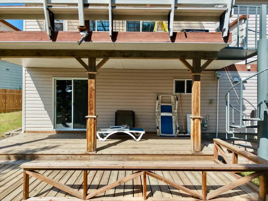 9913 72 Avenue Peace River AB T8S 1B1