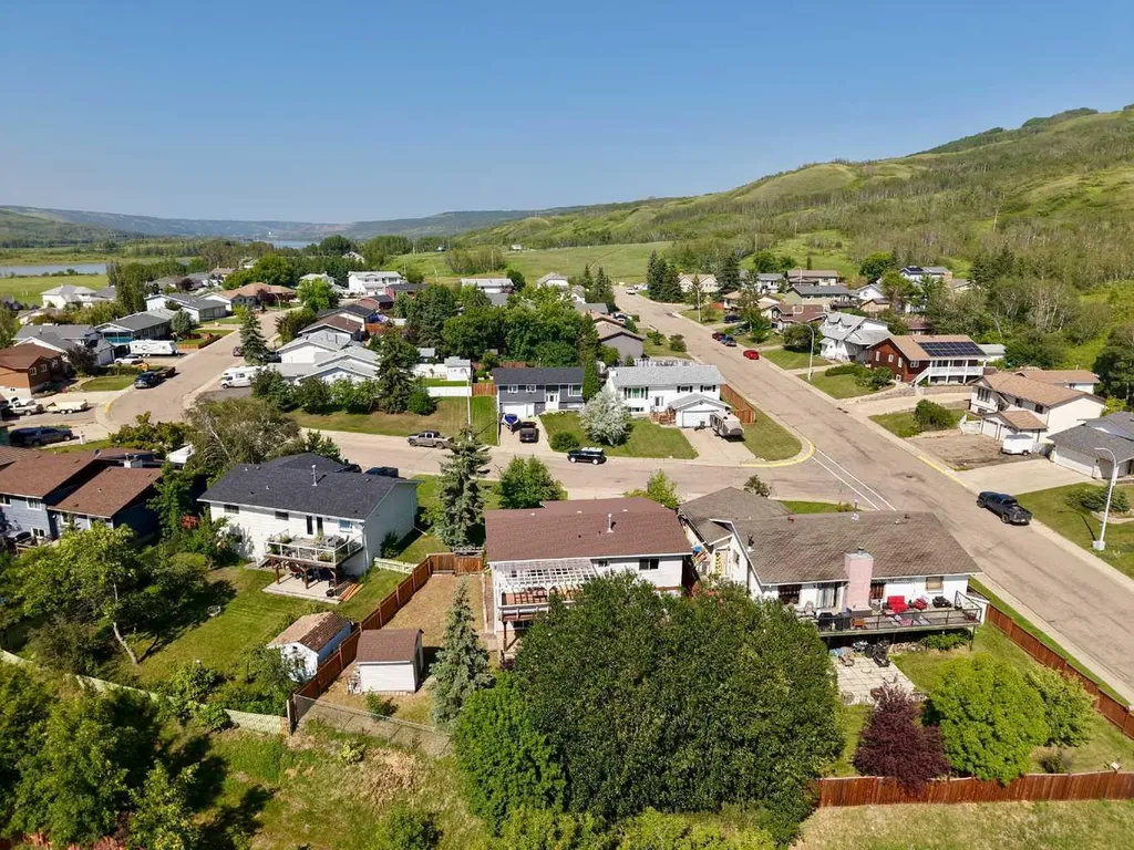 9913 72 Avenue Peace River AB T8S 1B1